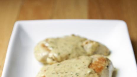 По френски. Пилешко със синьо сирене