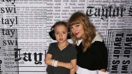Тейлър Суифт зарадва дете с аутизъм