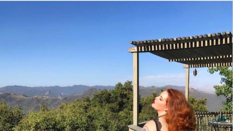 Потрес! Най-пълният в света модел се съблече по бельо в Малибу