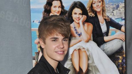 Нападнаха Джъстин Бийбър