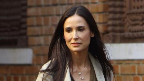 Деми Мур си иска Аштън обратно!