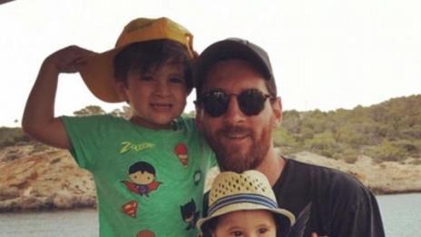 Какво правят известните футболисти след Евро 2016-та и Копа Америка?