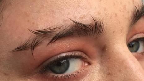 Вежди, ама сресани като бодлива тел