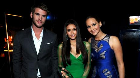 Лиъм Хемсуърт и Нина Добрев са гаджета?