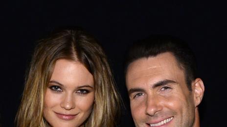 Адам Лавин се извини на бившите си гаджета