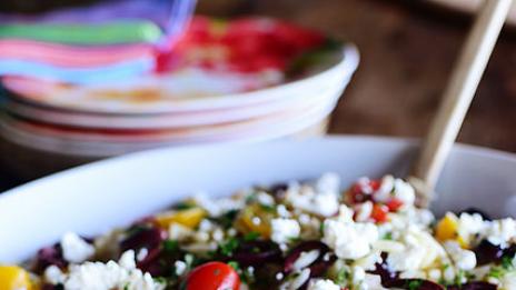 Средиземноморска салата с паста Орзо