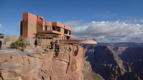 Най-страховитите платформи за туристи в света