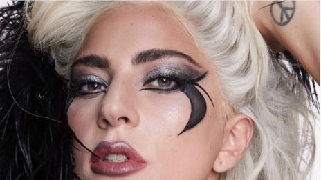 Лейди Гага с първа кампания към козметичната си линия