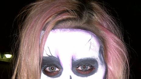 Кейти Пери се превърна в скелет, отказват й целувка