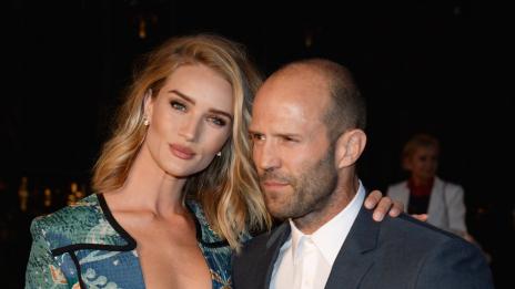 Джейсън Стейтъм обича да плува пиян в басейна си