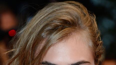 Звездни грим и прическа за Нова година