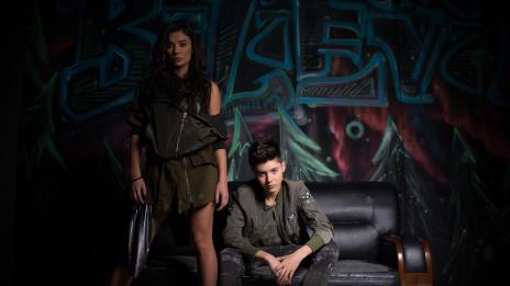 Кристиан Костов от X Factor с дебют на три езика