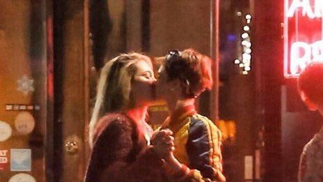 Парис Джексън и Кара Делевин имат връзка?