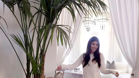 Усмихнатата Кортни Кардашян съвсем забрави мъжа си