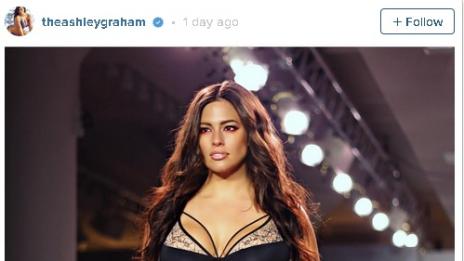 Ашли Греъм се разходи по прозрачно бельо в Ню Йорк