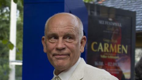 Джон Малкович спаси живота на пенсионер