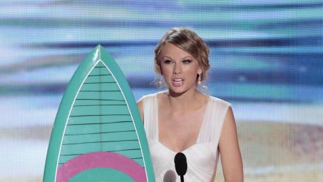 Тейлър Суифт излиза с Конър Кенеди