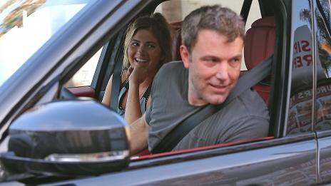 Криза на средната възраст: Афлек се хвана с модел на Playboy