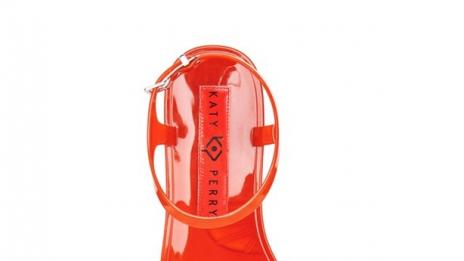 Кейти Пери в модата: Ароматизирани сандали