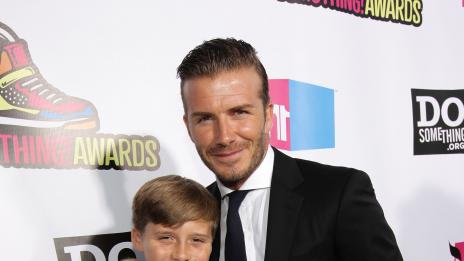 Бекъм хранел малката Харпър