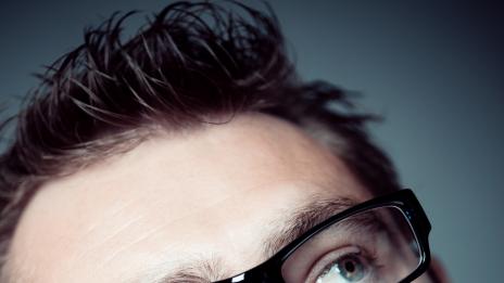 Нищо по-секси от мъж с очила