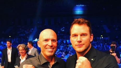 Крис на двойна среща с Шварценегер