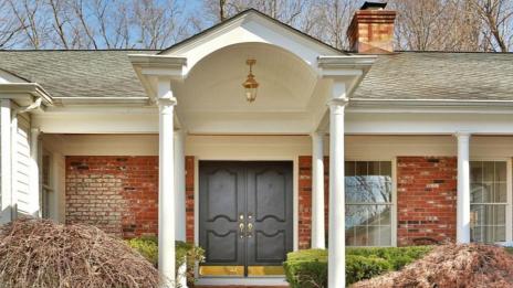 Скромно: Хилари Клинтън си купи Бял дом за 1,2 млн. долара