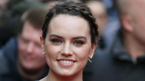 Дейзи Ридли: Не харесвам грима, но не мога без него