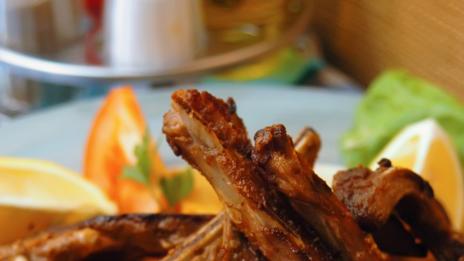 Празнично. Печени агнешки котлети по средиземноморски