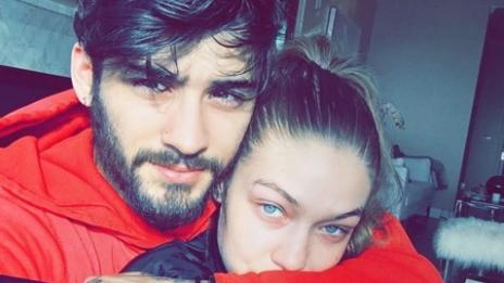 Любовните кадри на знаменитостите в социалните медии