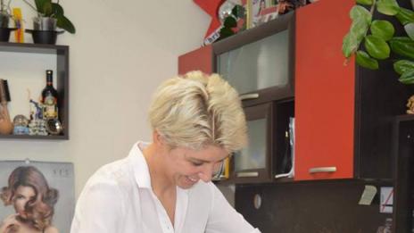 В опит за Гинес: 305 прически за 8 часа