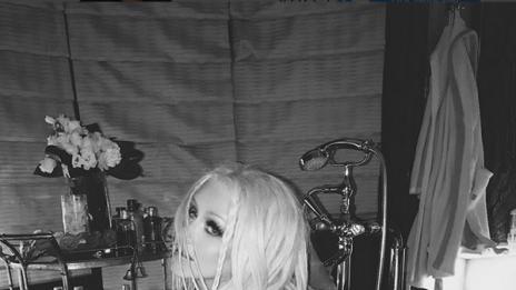 И Кристина Агилера с домашна еротика