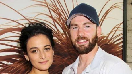 И звездите плачат: Крис Еванс се раздели с приятелката си