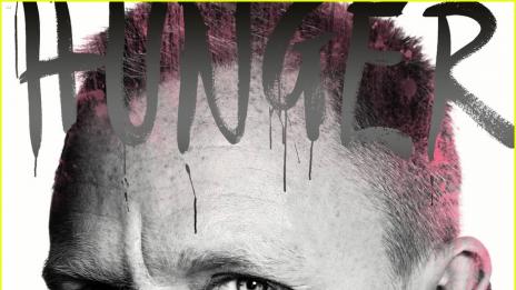 Бонд манията продължава