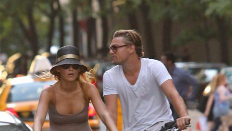 Ди Каприо: Нов ден, нова блондинка...