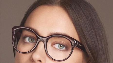 Папараци: Ирина Шейк палаво ощипа Брадли по задните части