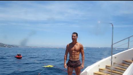 Роналдо „запали“ фенките със снимка по бельо