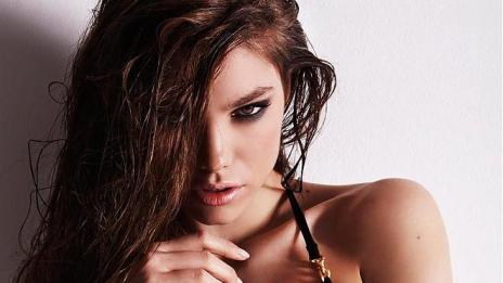 Бански с подплънки, които не задържат вода