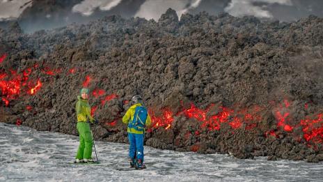 Да караш ски под изригващ вулкан