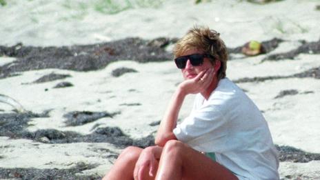 Почитта към лейди Даяна сваля популярността на принц Чарлз