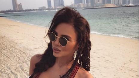 Николета отпраши пак на топло, акостира в меката на плеймейтките