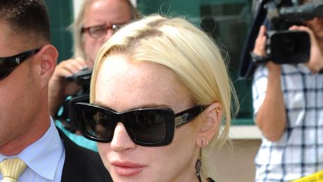 Линдзи съди рапъра Питбул