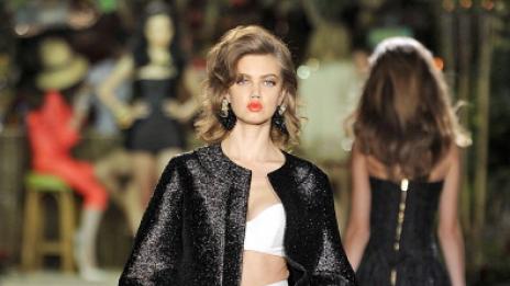 Гримът в оранжево изпревари лятото