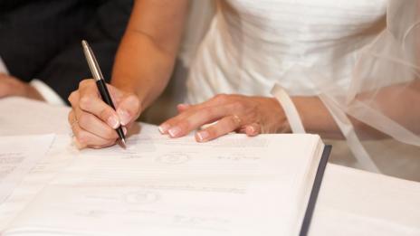 Какво се случва с фамилията след сватбата?