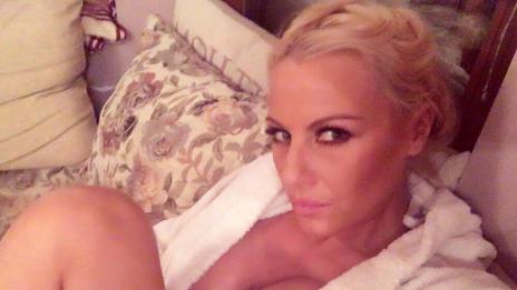 Чар или бедствие: Мека, гола и спокойна Камелия