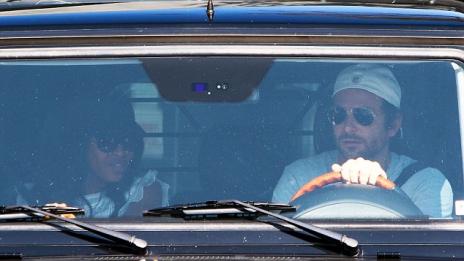 Брадли и Ирина скъсаха, той се утешава с Наоми Кембъл