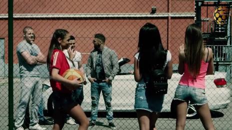 Снимките на чалга клип в Националната гимназия (ВИДЕО)