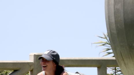 Дженифър Лав Хюит тренира бременна в парка