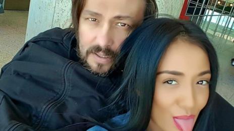 180-килограмовият Люси със стомах на бебе