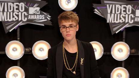 Бийбър преметна Тейлър Суифт